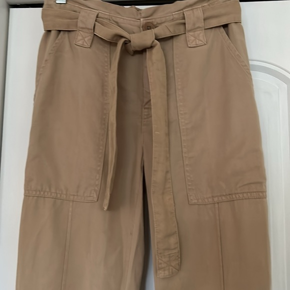 Banana Republic light weight pants with button bottom - Picture 4 of 7